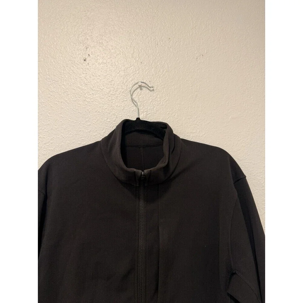 Lululemon Sojourn Jacket Mens Medium Black Full Zip Pockets Outdoor Activewear